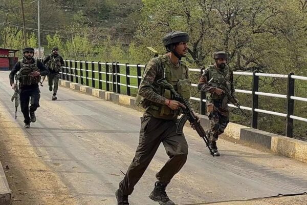 രാജ്യം നടുക്കിയ ഭീകരാക്രമണം; ജമ്മു കശ്മീരിലെ പഹൽഗാമിൽ വിനോദസഞ്ചാരികൾക്ക് നേരെ നടന്ന ഭീകരാക്രമണത്തിൽ ഇരുപതിലേറെ പേർ കൊല്ലപ്പെട്ടതായി സൂചന