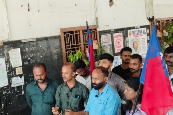 13 കാരിക്ക് പാമ്പ് കടിയേറ്റ സംഭവം, പ്രതിഷേധവുമായി എഐവൈഎഫ്