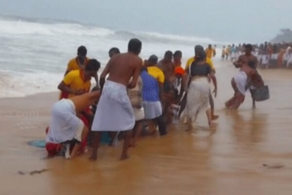 വർക്കലയിൽ ബലി തർപ്പണത്തിനിടെ അപകടം