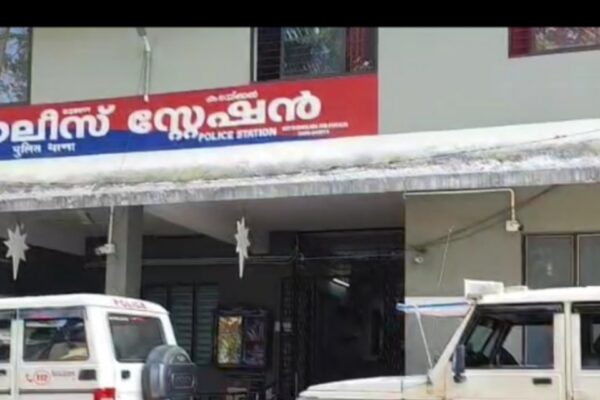 കടയ്ക്കലിൽ കാത്തിരിപ്പ് കേന്ദ്രത്തിൽ വച്ച് രണ്ടാം ക്ലാസ് കാരിക്കുനേരെ 40 കാരന്റെ അതിക്രമം